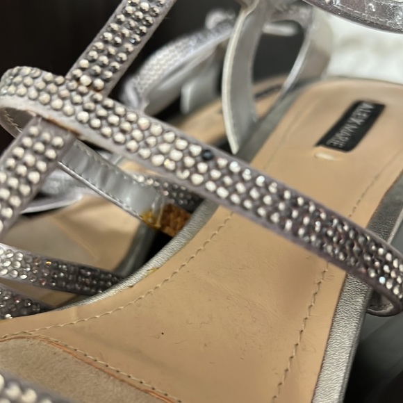 004 NWOT Alex Marie LIAA Silver Kitten Heels. Size 6M - Picture 9 of 9